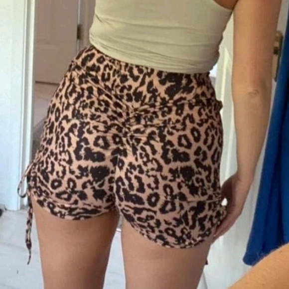 botique Pants - Sale🥳NEW Ruched Booty Lift leopard animal print sexy shorts, size S
